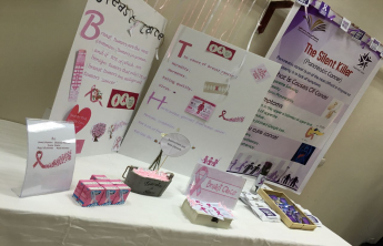 قسم الطالبات بكلية إدارة الأعمال يقيم حملة توعوية بسرطان الثدي 