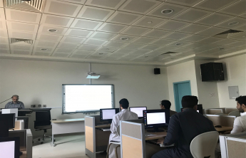 وحدة الخريجين بكلية إدارة الأعمال تقيم دورة تدريبية بعنوان تصميم المواقع بإستخدام HTML